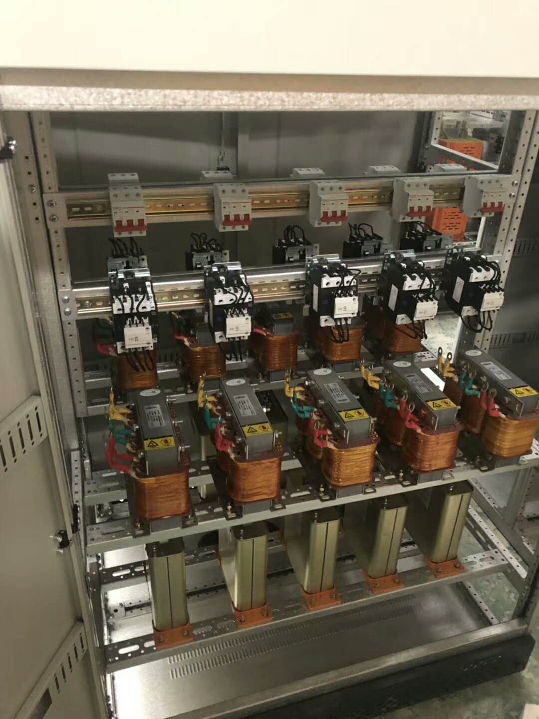 兆复安低压电容柜GGJ配置的抑制谐波电抗器